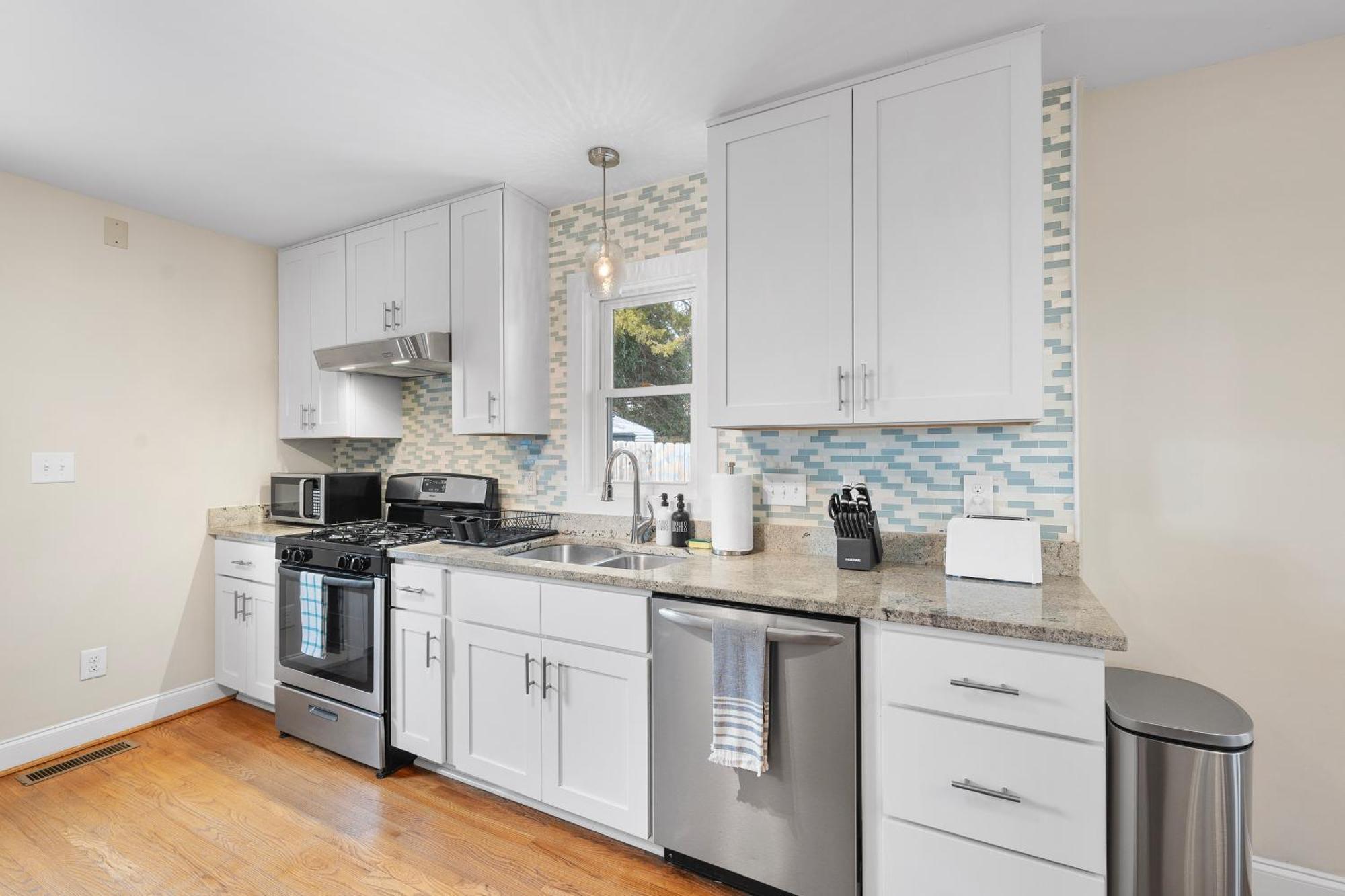 Charming Dt 3-Bed Bungalow With Fenced-In Yard Raleigh Exterior photo