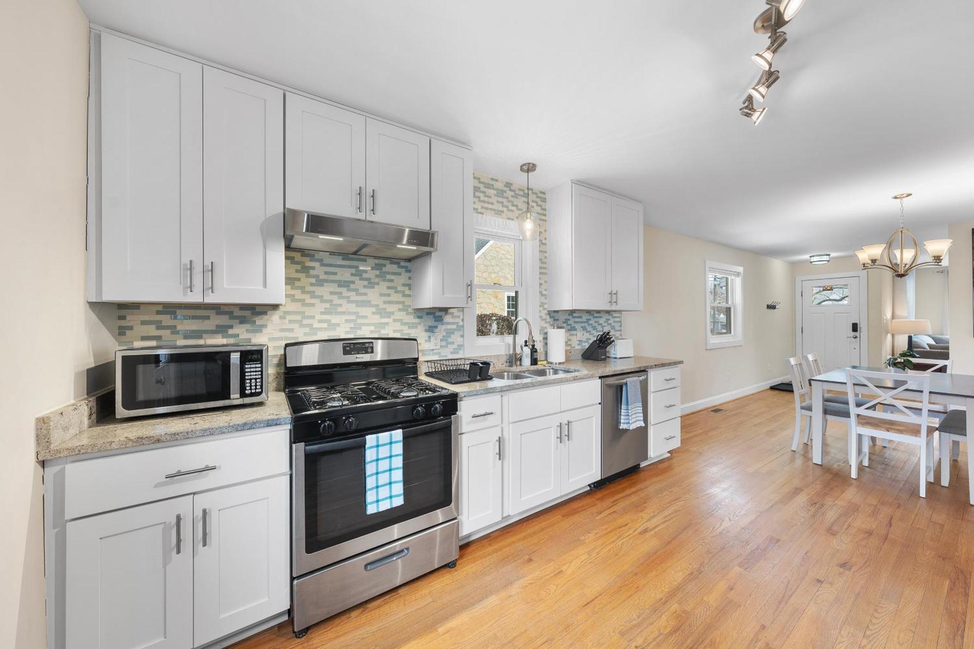 Charming Dt 3-Bed Bungalow With Fenced-In Yard Raleigh Exterior photo