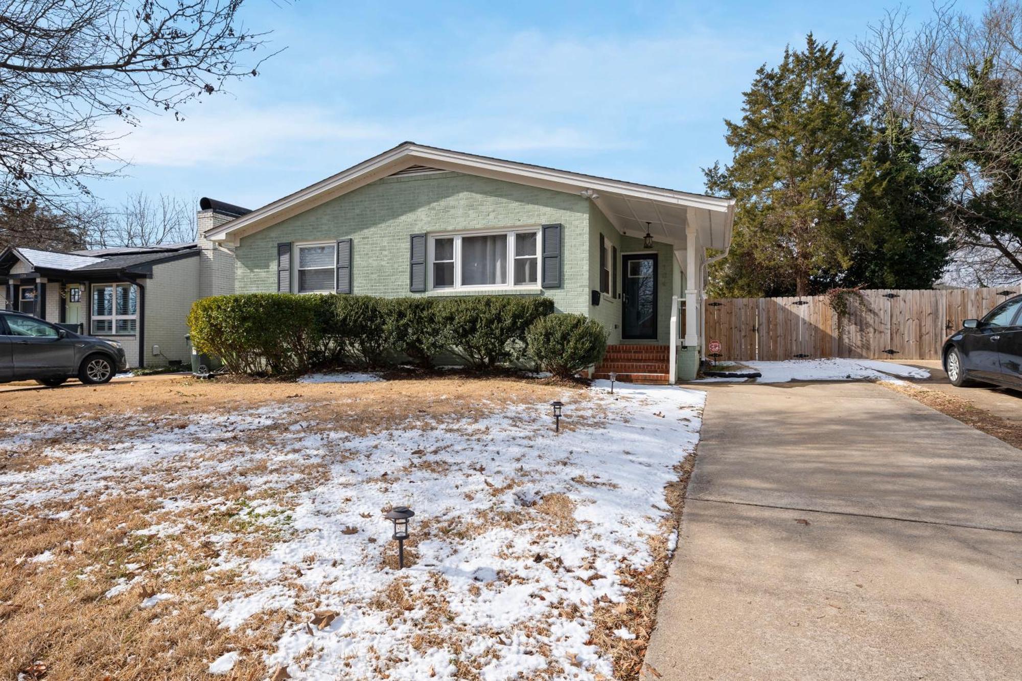 Charming Dt 3-Bed Bungalow With Fenced-In Yard Raleigh Exterior photo